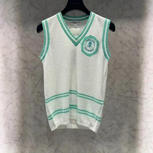 M&L*新款女款夏季薄款v领针织背心来啦！当季海报款，非常有型的一件了！日系儒雅气质又时尚！时尚人士都会喜欢的那种低调的奢华！版型上身提精气神的感觉！真正的贸易dan，有的衣服是真的拿到手就开心！ 商品图0