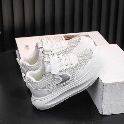 36元清仓特价小黄鸭夏季款儿童运动鞋防滑休闲百搭平底潮鞋小男孩单网透气板鞋22-39 商品图3