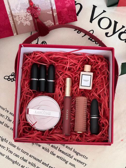 F020213情人节2.14送女士礼物大宠爱绸缎礼盒 商品图0