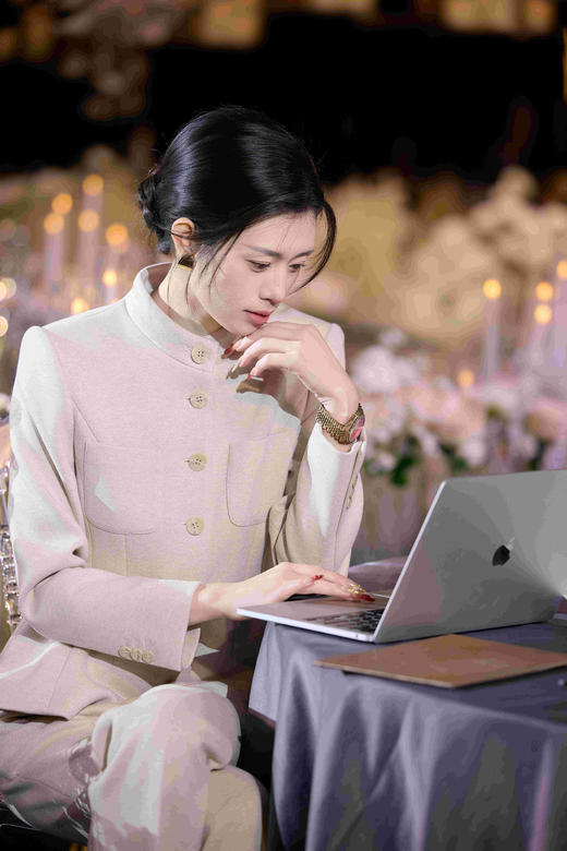 法小曼*子珍高端粉色面试职业装套裙女设计感小香风秋冬厚款2187 商品图5