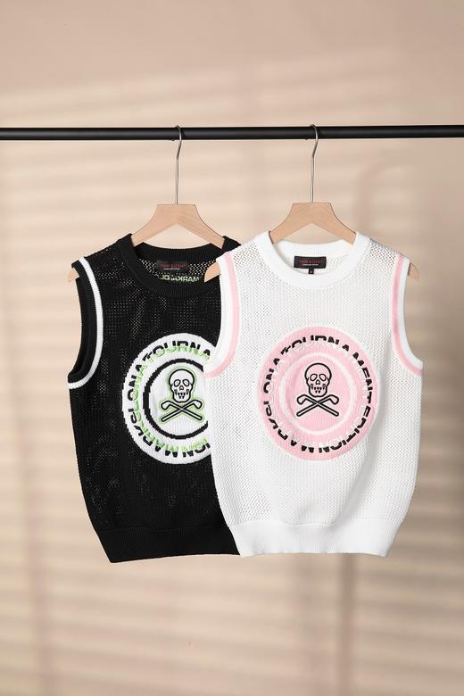 M&L家新款女士圆领针织背心来啦！很有质感和造型感的一件小背心，适合各种叠搭，十分吸睛！自带一种休闲度假风的悠然自得！独特镂空织法工艺搭配大面积绣花图案，面料有一定厚度挺括不塌舒适亲肤！ 商品图0