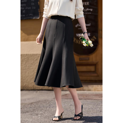 八片立裁鱼尾裙 走路带风的优雅半身裙 久坐/大步走都不束缚 全天舒适 米思阳2026春新款高腰通勤优雅八片式分裁半身裙女5844 商品图9