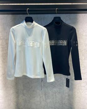 M&L家新款女款立领磨毛长袖上衣来了！市场高品质❗️胸前金属光立体logo印花，与袖子上条纹互相交汇呼应，极简时尚风格设计，磨毛抓绒弹力面料，秋冬保暖！立体拔胶印，工艺精湛，带着金属光泽非常美丽炫彩！