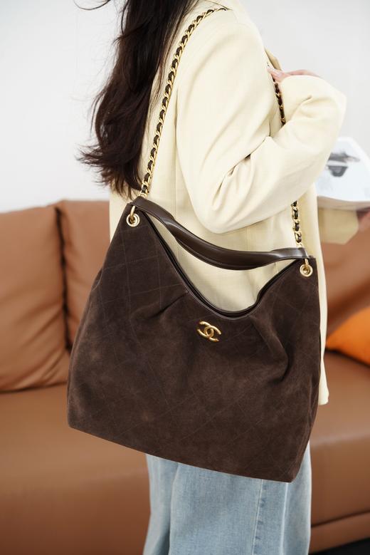 香奈儿 26C 早春新款 嬉皮hobo MAXI 麂皮棕（LZ） 商品图6