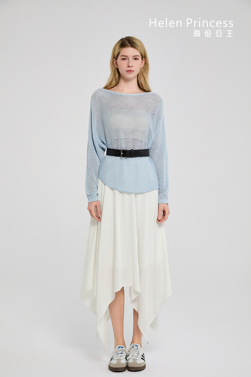 蝙蝠袖镂空针织衫