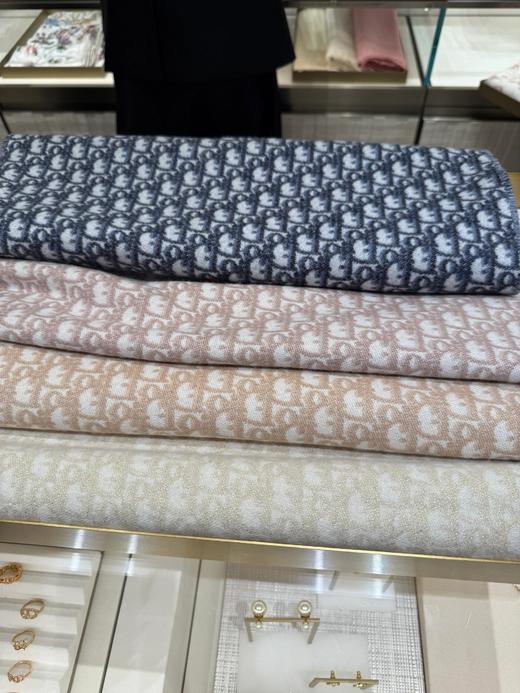 专柜流出纯原经典老花字母100山羊绒流苏围巾 商品图7