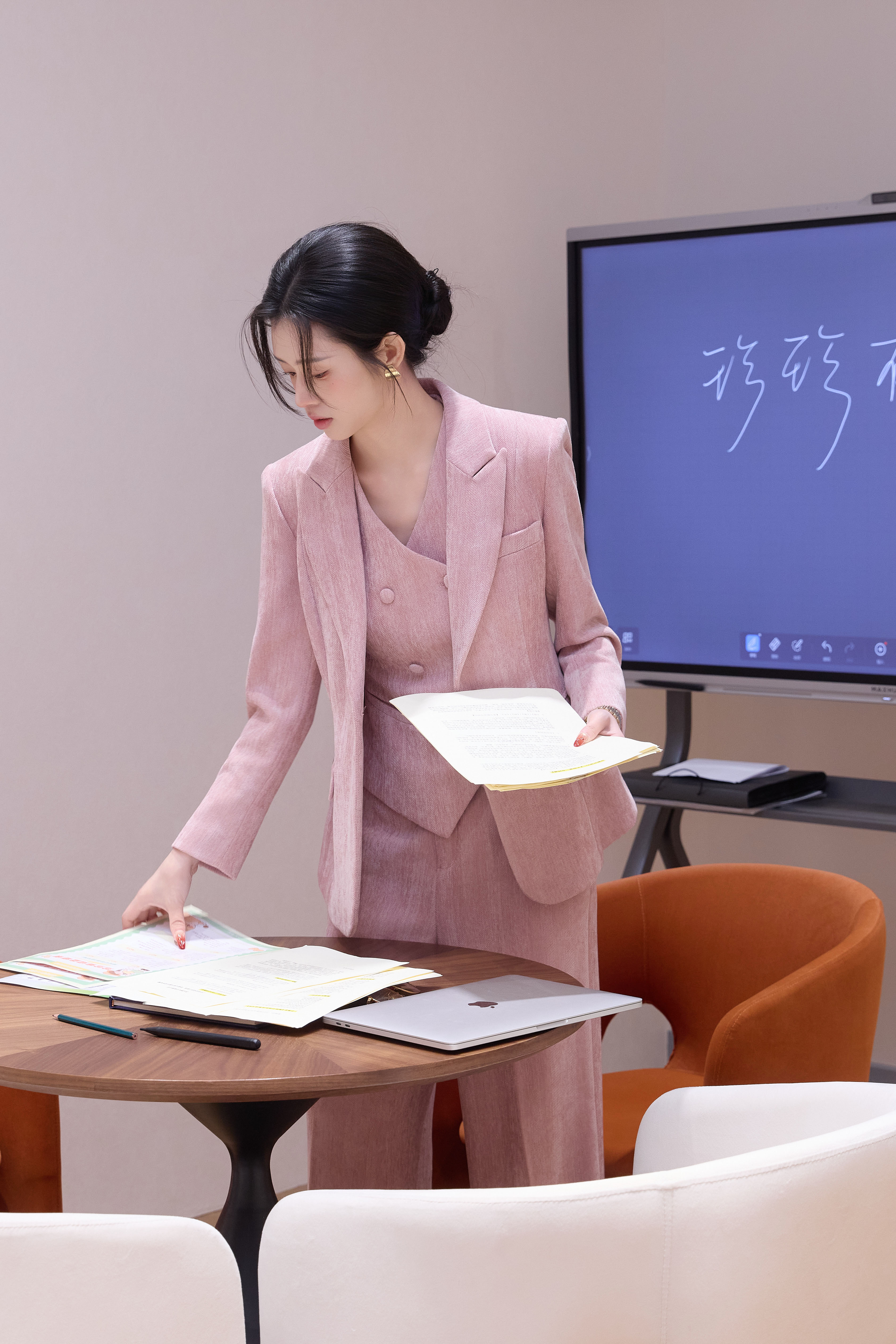 法小曼*子珍专款/粉色主持人西装三件套气质职场主持穿搭