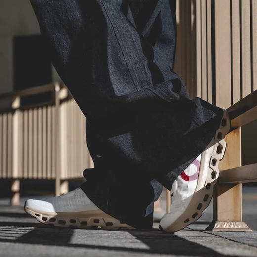 优选丨【下单即送袜子】On昂跑 Cloudmonster Void CNY马年限定 舒适贴合透气跑步鞋 商品图1