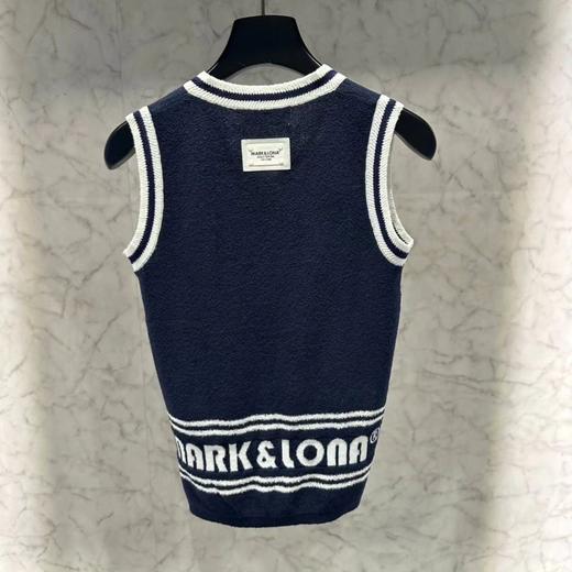 M&L*新款女款夏季薄款v领针织背心来啦！当季海报款，非常有型的一件了！日系儒雅气质又时尚！时尚人士都会喜欢的那种低调的奢华！版型上身提精气神的感觉！真正的贸易dan，有的衣服是真的拿到手就开心！ 商品图3