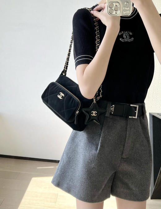 香奈儿 25N全新Coco Neige滑雪系列 星星挂饰相机包黑色（LZ） 商品图3