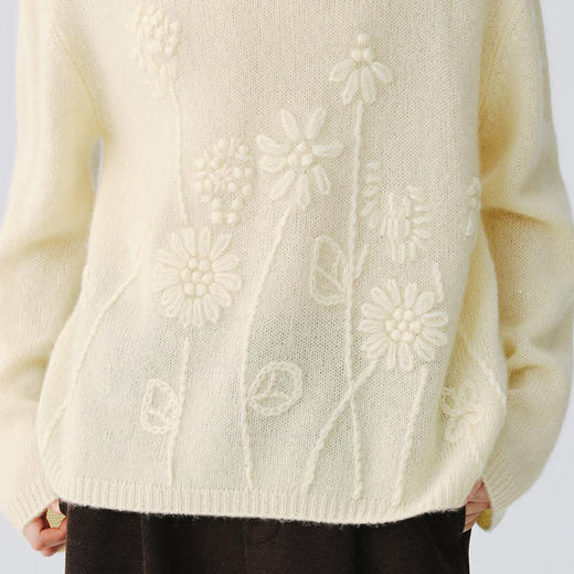 东黎 • 复苏的呼吸 淑气生花 女士手绣春季百搭圆领套衫 6148 商品图5