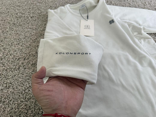 原单正品KOLON 女款荔枝绒卫衣
收腰设计  黑色 米色  两个颜色可以选择
袖口有logo  整体显得很高级。
尺码S-XL
清货特价 商品图8