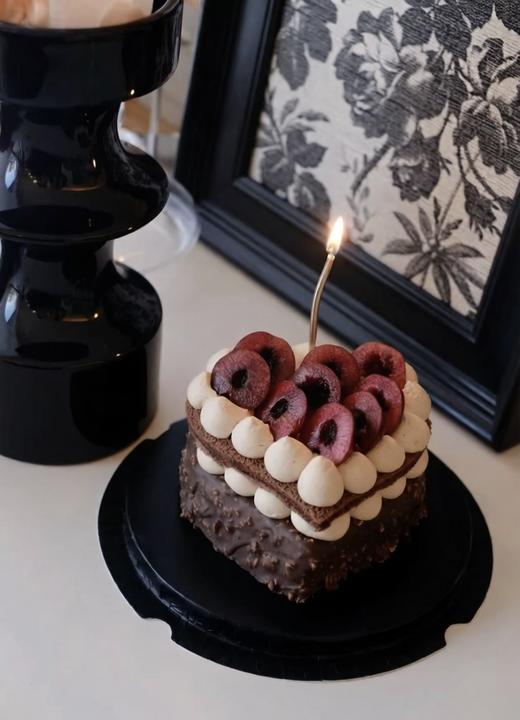 【情人节限定】爱本身就是礼物 车厘子巧克力梦龙脆皮心形蛋糕 商品图4