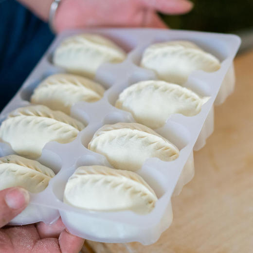 【任选3份包邮并送4个大鲅鱼水饺】纯手工蒸饺/水饺/馄饨/菜包子丨当季新鲜时蔬搭配自养黑猪肉，多口味，现做现发，⭐️顺丰快递 商品图11