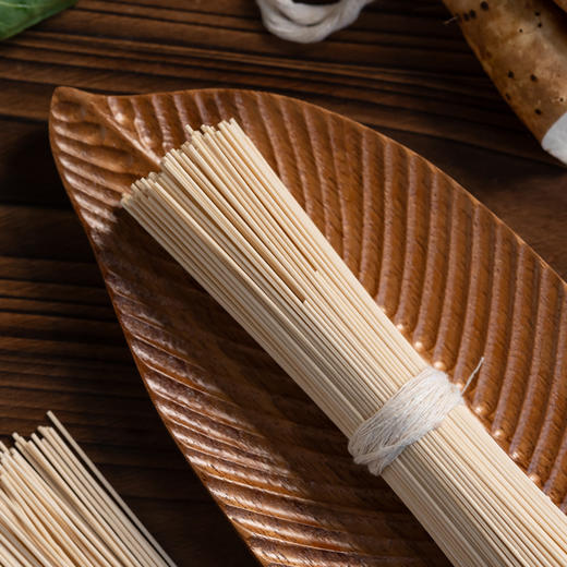 有机铁棍山药全麦素面|配料只有全麦粉、山药粉、水，300克面=270克全麦胚芽粉+30克铁棍山药粉，道地山药面，无盐无添加剂，营养又劲道。300g/盒⭐️京东快递 商品图3