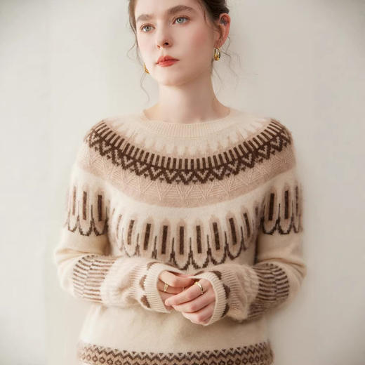 「自」全新升级【铂金会员514/天猫689/差价175】(12508)洛诗琳费尔岛圆领羊绒衫2025冬季提花加厚插肩袖针织毛衣 商品图2
