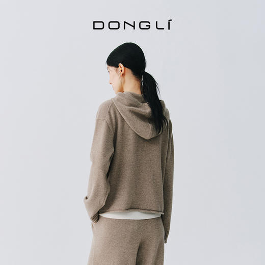 东黎 • 复苏的呼吸 春日游望 山羊绒女士轻盈保暖连帽套衫 6144 商品图4