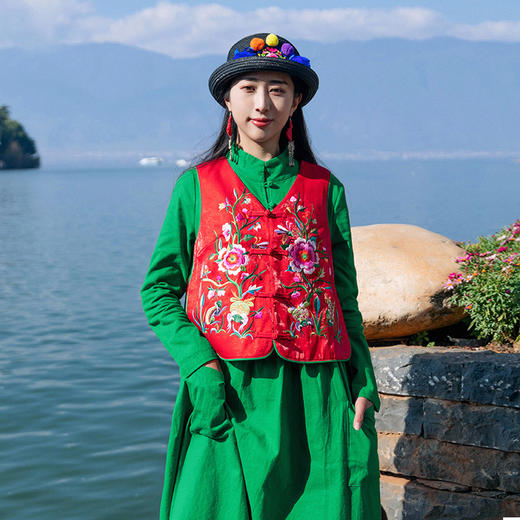 【热销款回货】春色满园民族刺绣马甲 | 现货加急发 商品图0