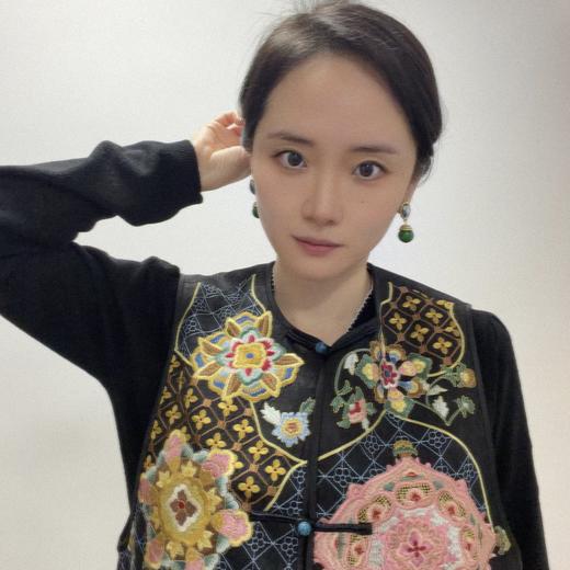 【咕咕同款】NANSONGSILK/NS新中式香云纱非遗苗绣宝相海水纹马甲M1D536094Y南宋 商品图3