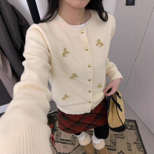 【马年开运❗️精致刺绣】春季新款时尚小马刺绣毛针织开衫女外套长袖扣子毛衣外搭上衣。jd 商品图2