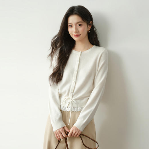 【严选】诗凡黎花边拼接绵羊毛针织开衫2026春新款系带收腰珍珠扣柔软毛衣7H2231111 商品图0