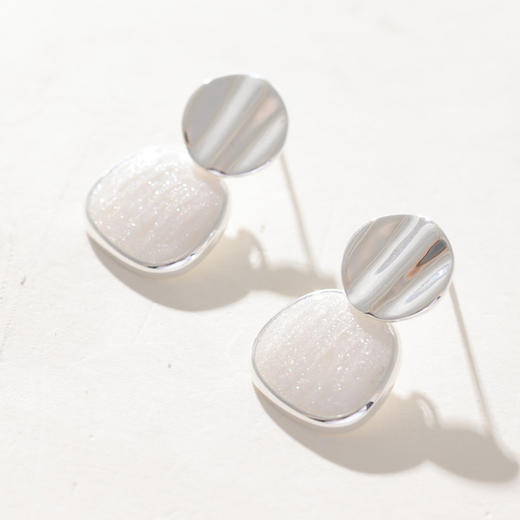 三彩2026新款S925银针几何耳环珠光滴釉工艺简约现代风通勤耳饰女 商品图2