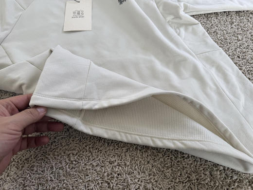 原单正品KOLON 女款荔枝绒卫衣
收腰设计  黑色 米色  两个颜色可以选择
袖口有logo  整体显得很高级。
尺码S-XL
清货特价 商品图9