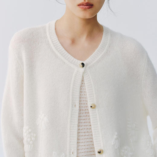 东黎 • 复苏的呼吸 淑气生花 丝绒女士手绣春日精致百搭圆领开衫 6053 商品图11