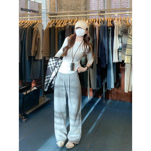 <曾小咸推荐> 2.19 现货秒杀 ！微信超特价！4色韩系灰直筒休闲裤 日常189.99 立减110 秒杀79.99！！长袖t恤 秒杀69.99！！ 商品图3