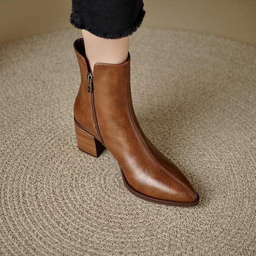 【预售5天】法式复古尖头粗跟短靴女单靴秋冬款英伦风高跟显瘦马丁靴YLD&X983 商品图0