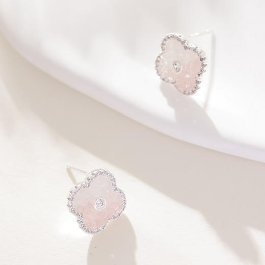 三彩2026新款幸运四叶草仿水晶耳钉合成锆石轻奢出游约会耳饰女 商品图2