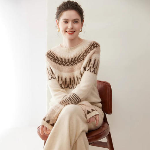 「自」全新升级【铂金会员514/天猫689/差价175】(12508)洛诗琳费尔岛圆领羊绒衫2025冬季提花加厚插肩袖针织毛衣 商品图1