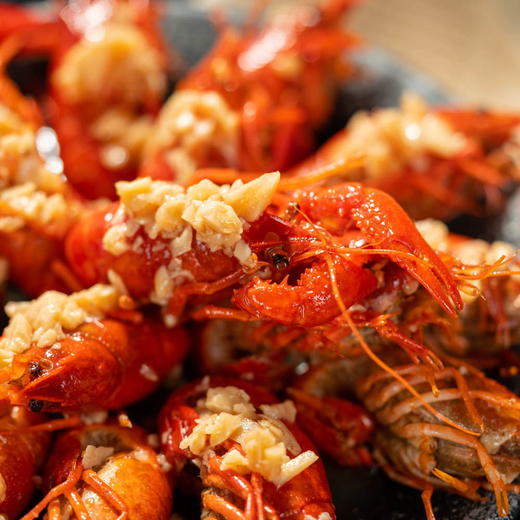 调味小龙虾| 活虾制作，弹嫩鲜甜，麻辣、蒜香、十三香三种口味，液氮锁鲜，16-22只/盒，700g/盒，固形物≥65%，3盒装，⭐️顺丰陆运。 商品图2