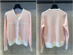 M&L新款女士针织开衫来了！不是通货，品质柜子里的随便对比！！！撞色V领直身版型, 好穿好搭, 完全不挑人, 三色彩色系在秋冬提亮穿搭是很有必要的！原纱线品牌特供一条32把纱嘴德国进口机编织织造工艺！