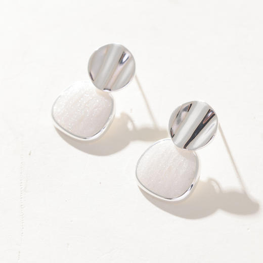 三彩2026新款S925银针几何耳环珠光滴釉工艺简约现代风通勤耳饰女 商品图4
