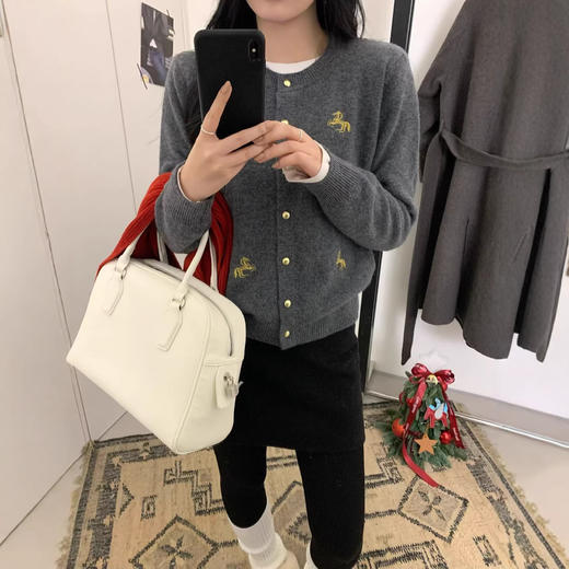 【马年开运❗️精致刺绣】春季新款时尚小马刺绣毛针织开衫女外套长袖扣子毛衣外搭上衣。jd 商品图1