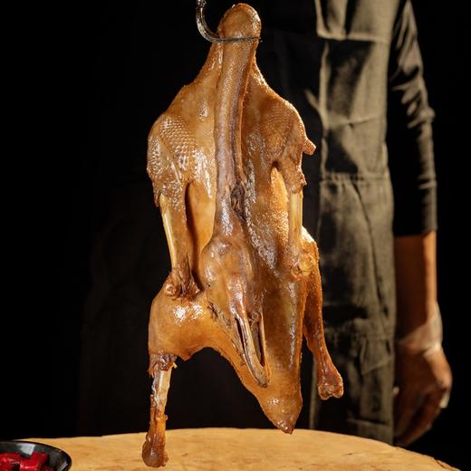 荣昌卤鹅丨地道重庆风味，精选荣昌白鹅，全程草饲，本地散养，传统古法卤制，色泽金黄发亮，五香味浓，耙软适中⭐️顺丰空运 商品图0