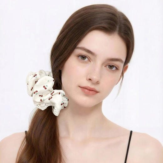 三彩2026新款甜美樱桃印花缎面发圈蕾丝花边甜妹高弹通勤约会少女 商品图1