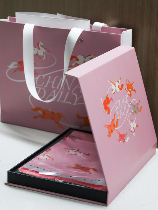 绯途骏运马年双面真丝丝巾 商品图2