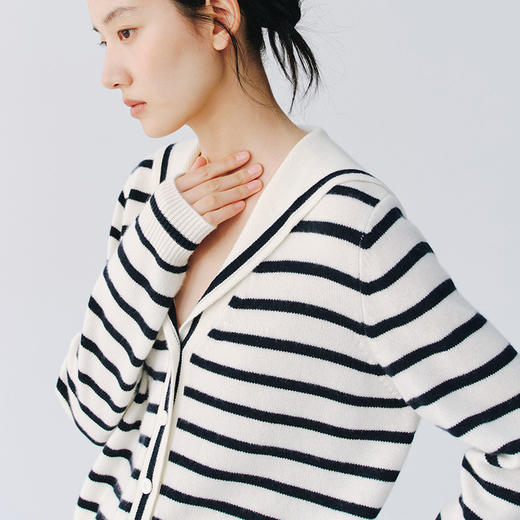 东黎 • 复苏的呼吸 云出海曙 山羊绒女士海军领开衫 6149 商品图5