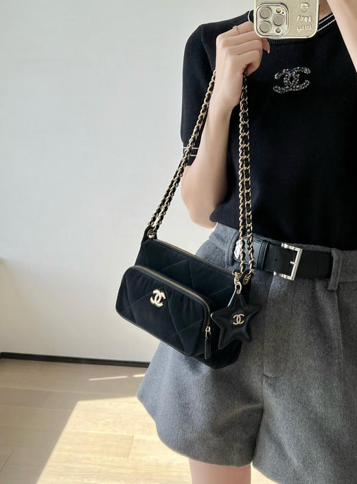 香奈儿 25N全新Coco Neige滑雪系列 星星挂饰相机包黑色（LZ） 商品图4