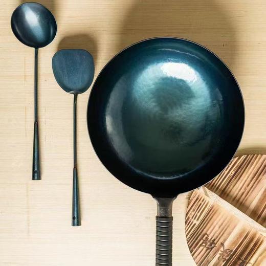 章丘非遗铁锅| 联合章丘老手艺人，从选材到锻造，18遍火候，12道工序，每一道都凝聚着匠人的智慧与心血，三款规格，随心选，32寸、30寸、26寸、24寸，不送铁勺和锅铲！！顺丰快递 商品图6