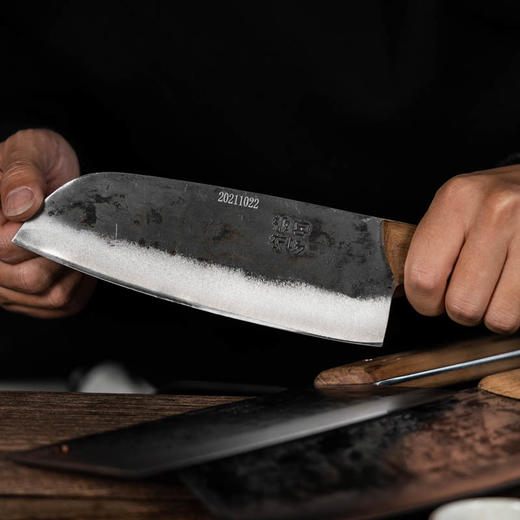 【顺丰快递】极客手工锻打刀具｜美食之都 中国乐山 手工锻打 长城特钢刀身 用完及时擦拭干净，避免生锈 进口柚木刀柄 坚韧锋利  终身售后 商品图5