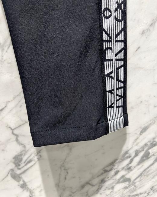 M&L家春季女士织带边长裤来了！海报宣传款，双侧特种机进口提花织带装饰，搭配隐形拉链，操作起来也是相当繁琐，车缝都要人工手钩藏入底部，面料弹力好不易皱，厚薄适中挺阔有型！春季难得的设计感十足的裤子！ 商品图3