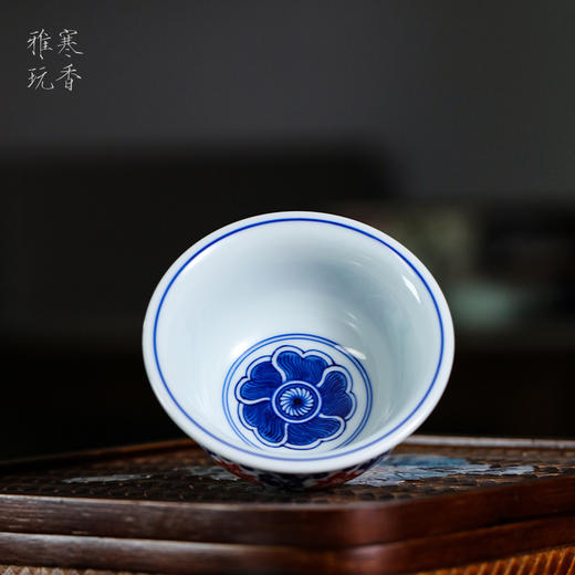 问鼎寒香雅玩青花釉下红压手杯（小） 商品图1