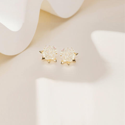 三彩2026新款法式仙气珠光立体花朵耳钉s925银轻奢优雅约会女 商品图1