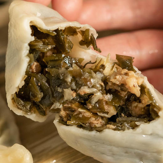 海菜包子| 用长岛渤海湾里的各种野生海菜和海鲜为原料，纯手工包制，鲜香美味又营养，轻微化冻不影响，到货立即冷冻即可，8只/袋，极客严选⭐️顺丰空运 商品图4