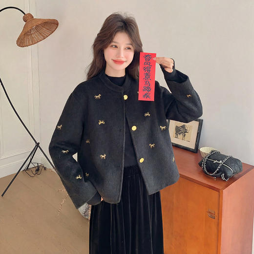 「自」全新升级【铂金会员413/天猫559/差价146】(15604)洛诗琳新年本命年红色双面羊毛外套2026新款中国风刺绣毛呢外套 商品图3