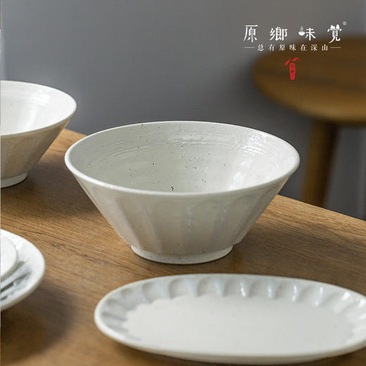 【系列满39元包邮】复古白粉引陶瓷餐盘/大汤碗/拉面碗/沙拉碗/深盘（基地直发-中通快递）| 多种规格，日本进口【合作生产，公平贸易】 商品图3