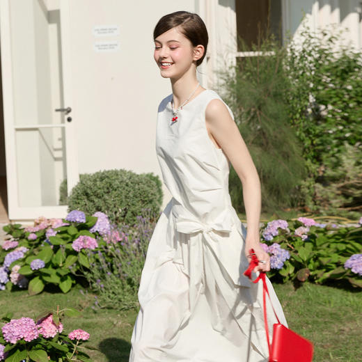 三彩独醒2026春季新款花苞连衣裙圆领无袖A字裙绑带设计感F 商品图3